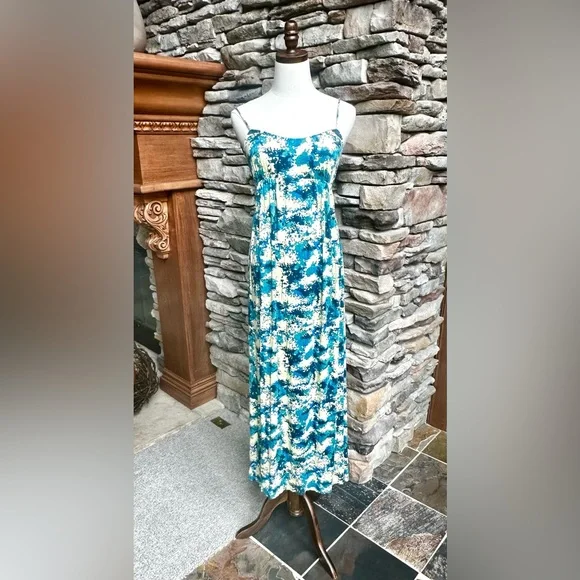 STUNNING AND SOFT HIGH END CUT OUT MAXI SUNDRESS, SIZE LARGE - Picture 9 of 9